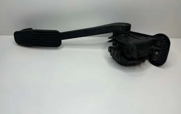 Volvo V70 Accelerator throttle pedal 9496622 B130 00776922