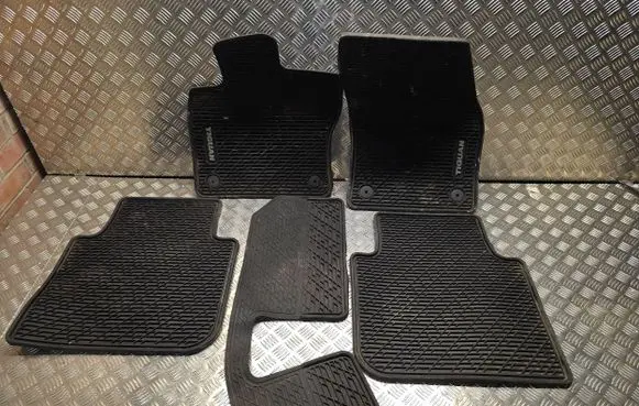 Volkswagen Tiguan Car floor mat set 