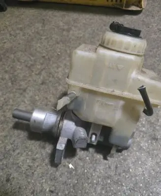 BMW 5 E39 Master brake cylinder 32066792