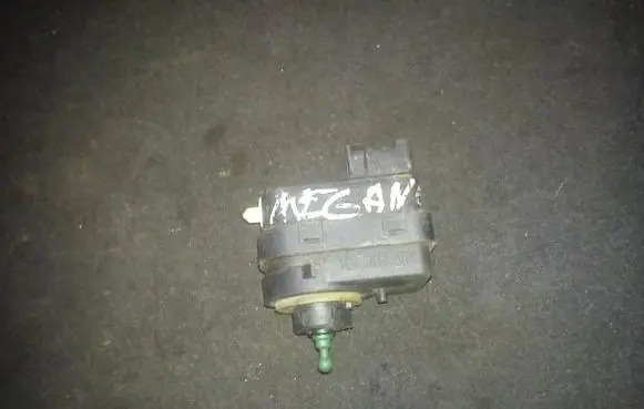 Renault Megane I Headlight level adjustment motor 7700840141