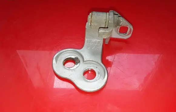 Ford Focus Front door lower hinge C808A