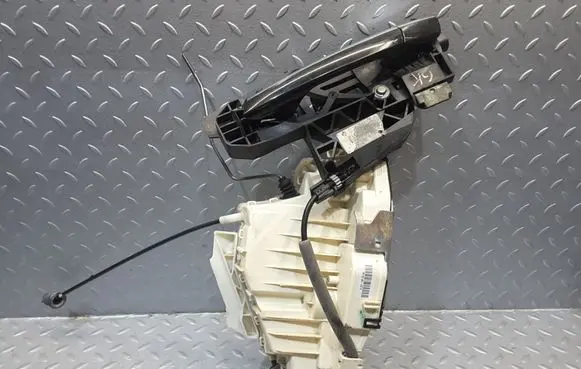 Mercedes-Benz S W221 Rear door lock A2217302335 2217302335 450711631L