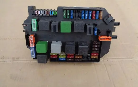 Mercedes-Benz S W221 Fuse module A2215403150 2215403150