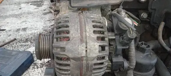 Citroen C4 I Generator/alternator 9646321880