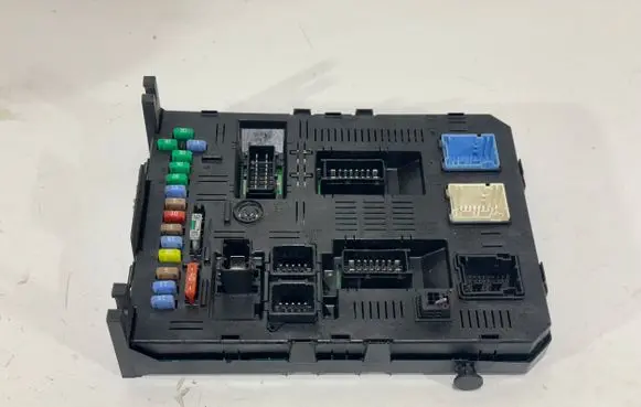 Citroen C5 Fuse module 9663510180