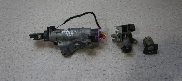 Audi A4 S4 B6 8E 8H Ignition lock 4B0905851C
