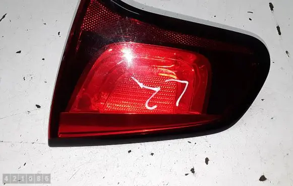 Tailgate rear/tail lights