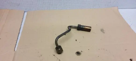 Nissan X-Trail T30 Fuel injector supply line/pipe 