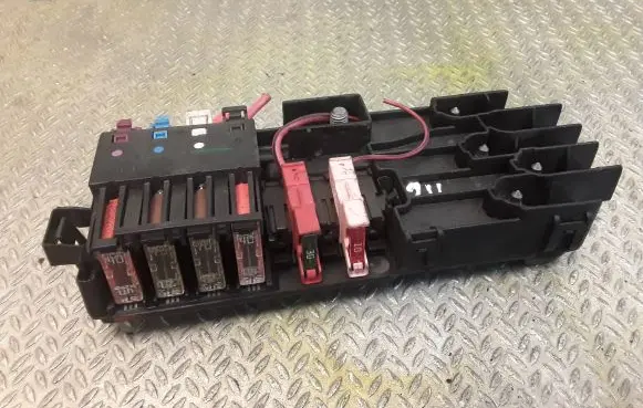 Mercedes-Benz E W211 Fuse box set 2115452601 A2115452601