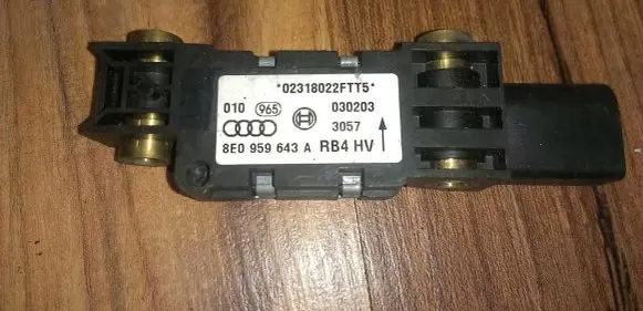 Audi A4 S4 B6 8E 8H Airbag deployment crash/impact sensor 8E0959643a