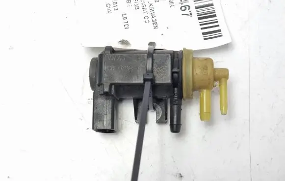 Volkswagen PASSAT CC Valve vacuum 