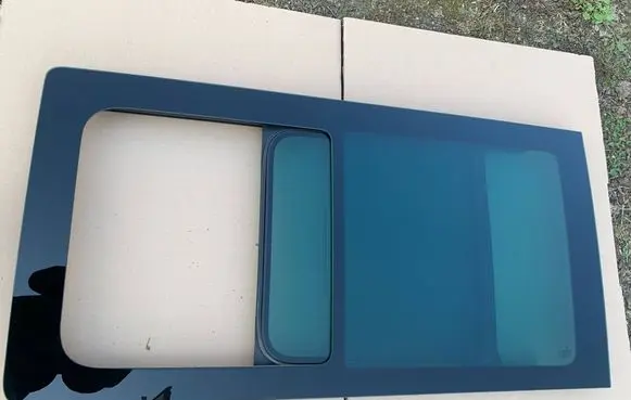 Volkswagen Multivan T6 Side middle window/glass 7E0847711AG