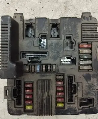 Renault Scenic II - Grand scenic II Fuse module 8200306032A S118399200D 041428