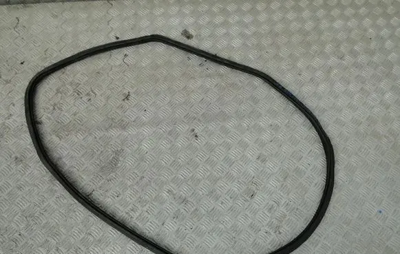 Porsche Macan (95B) Rubber seal sliding door (on door)