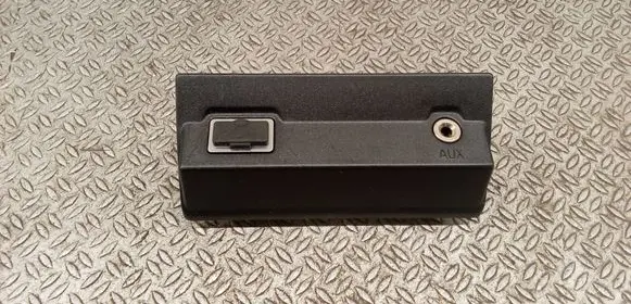 Volvo V70 USB socket connector 1820772 1303579