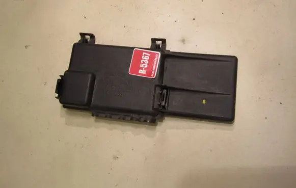 Volkswagen PASSAT B5 Fuse box cover 1J0937550