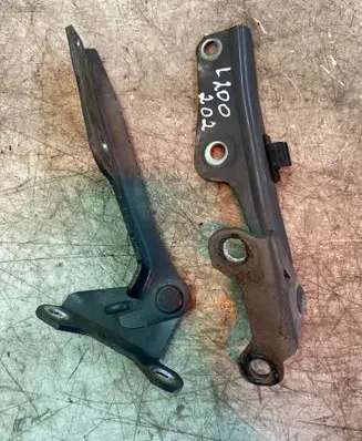 Mitsubishi L200 Engine bonnet/hood hinges 