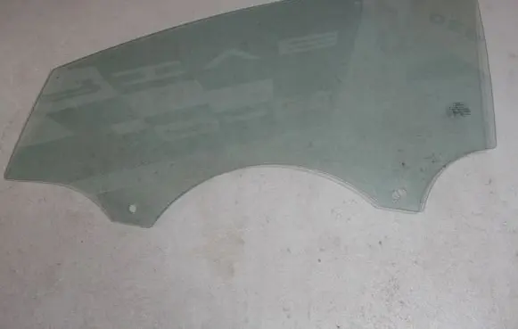 Ford Focus Sliding door window/glass 