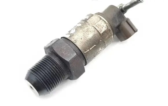 Lexus IS 220D-250-350 Fuel pressure regulator KG004005