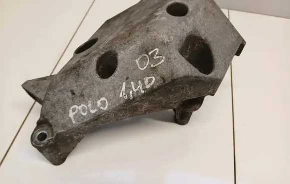 Volkswagen Polo Engine mounting bracket 045199207