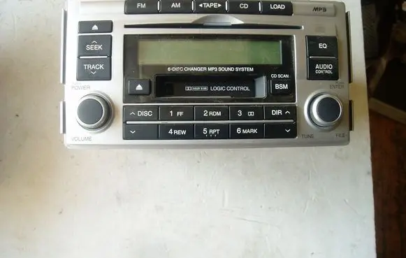 Hyundai Santa Fe Radio/CD/DVD/GPS head unit 961002B220