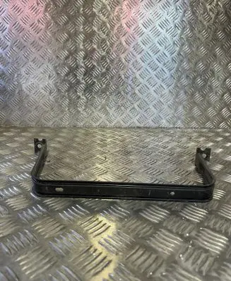 Fuel tank mounting bracket