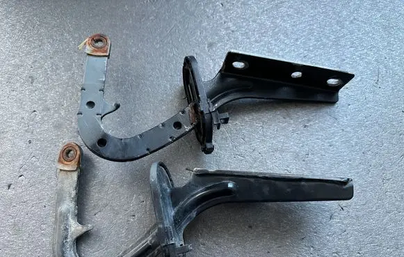 Nissan King Cab, Navara Engine bonnet/hood hinges 654002S400 654012S400