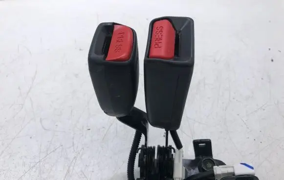Honda CR-V Middle seatbelt buckle (rear) A82455TON01