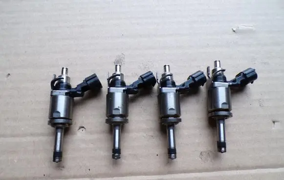 Renault Kangoo II Fuel injectors set H8201438013