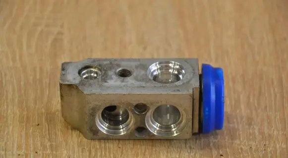 Air conditioning (A/C) expansion valve