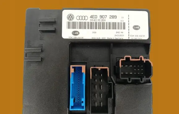 Audi A8 S8 D3 4E Central body control module 4E0907289