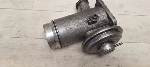 BMW 1 E81 E87 EGR valve 7792077 70051200