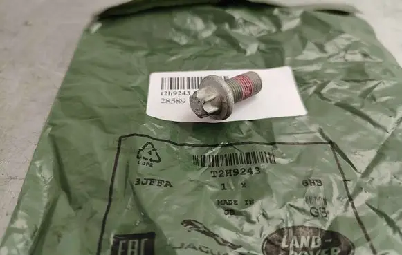 Jaguar F-Pace Nuts/bolts T2H9243