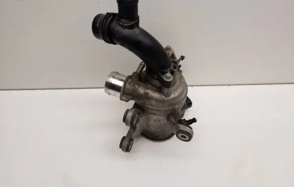 Mercedes-Benz C W205 Water pump A2742000207