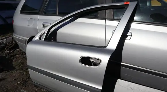Volvo V70 Front door