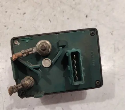 Peugeot 406 Glow plug pre-heat relay 598138