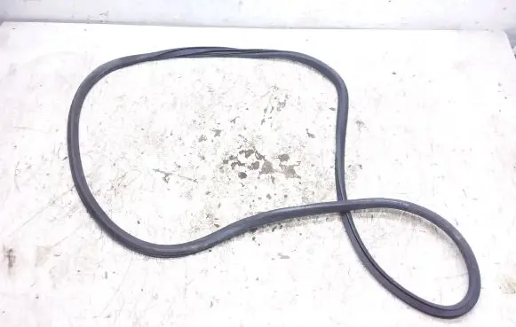 Opel Astra J Front door rubber seal 13259929