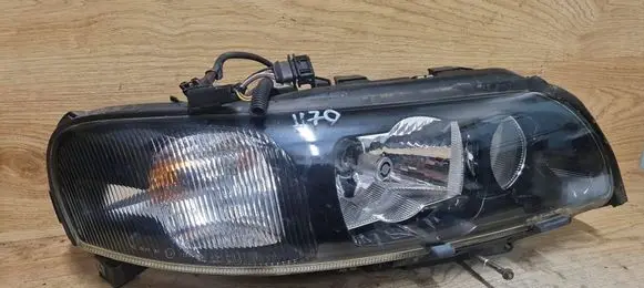 Volvo V70 Headlight/headlamp 31446815