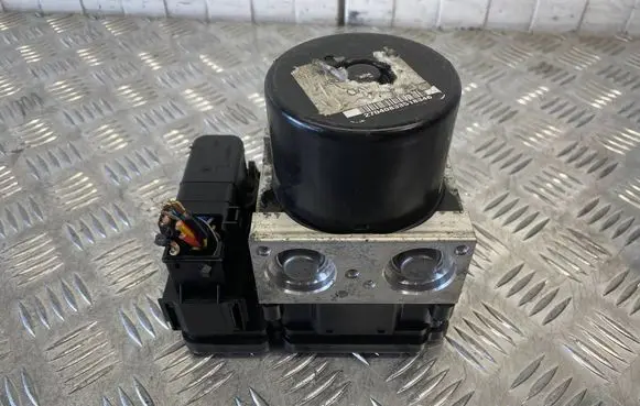 Ford Focus ABS Pump BV612C405AL