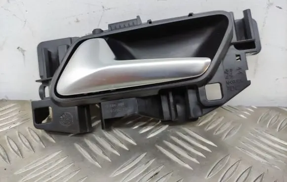 Opel Crossland X Front door interior handle 13484999
