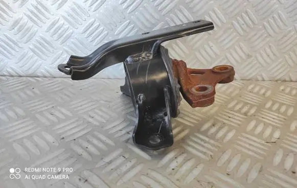 Engine mount bracket