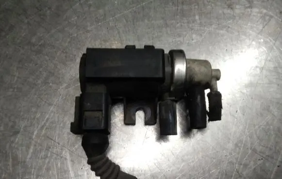 Audi A4 S4 B6 8E 8H Turbo solenoid valve 1J0906627B 72290345