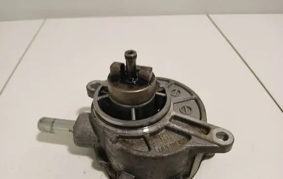 Mercedes-Benz C W204 Vacuum pump A6462300365