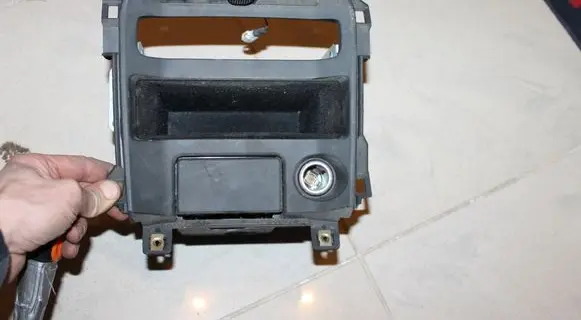 Radio/GPS head unit trim