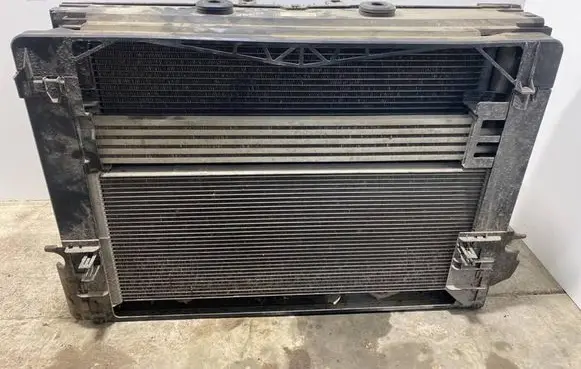 BMW 7 F01 F02 F03 F04 Coolant radiator 7599666