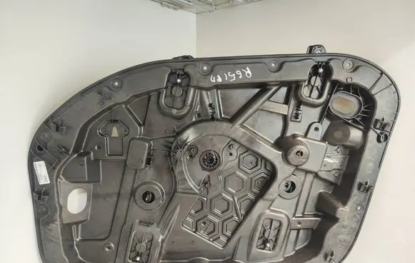 Front window lifting mechanism without motor