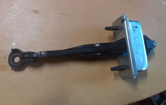 Chevrolet Malibu Rear door check strap stopper 1192 D17318