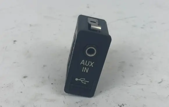 BMW 5 F10 F11 AUX in-socket connector 9129651