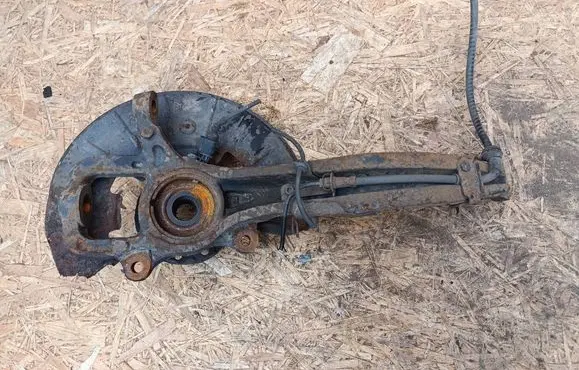 Volkswagen Touareg I Front wheel hub spindle knuckle 7L0407257A