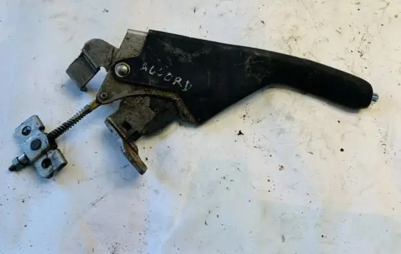 Handbrake/parking brake lever assembly